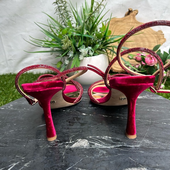 BADGLEY MISCHKA
Effie Strappy Bow
Stiletto Heels RUBY RED
$245 size 7.5 gently - Picture 10 of 17